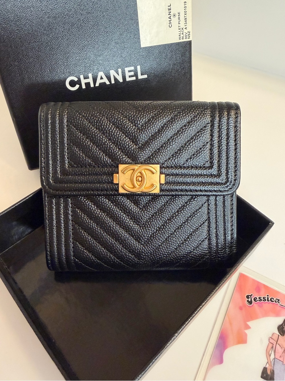 🎀CHANEL Pre-Owned
Boy Trifold Flap Wallet Chevron Caviar small wallets